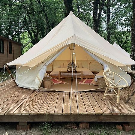 Camping Vila De Sarria Ngoại thất bức ảnh