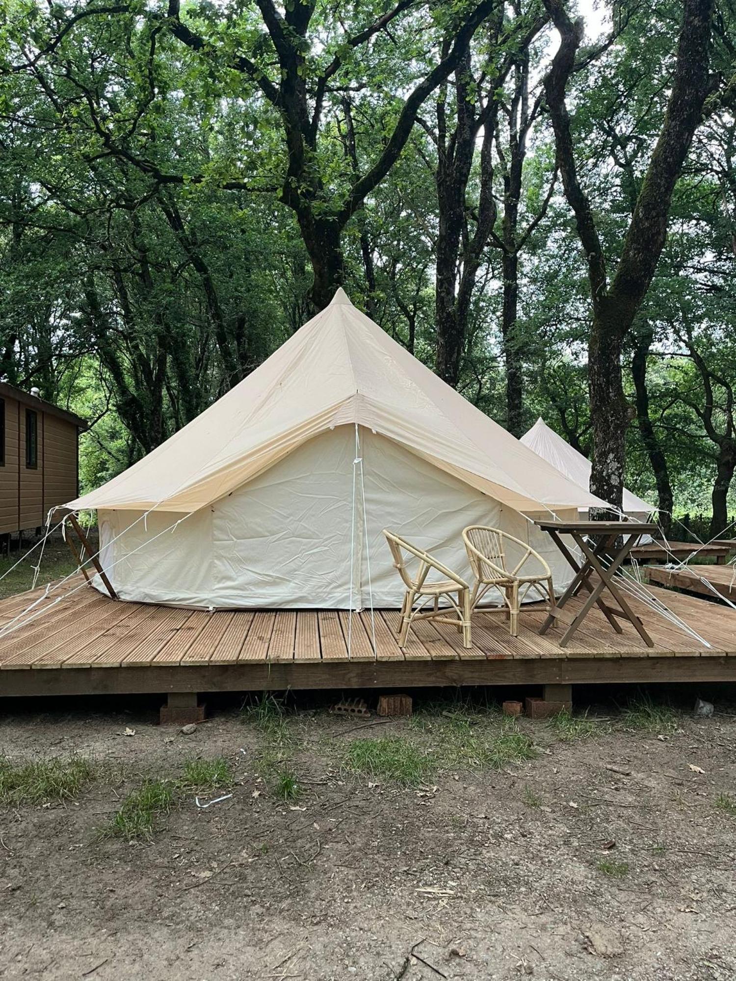 Camping Vila De Sarria Ngoại thất bức ảnh